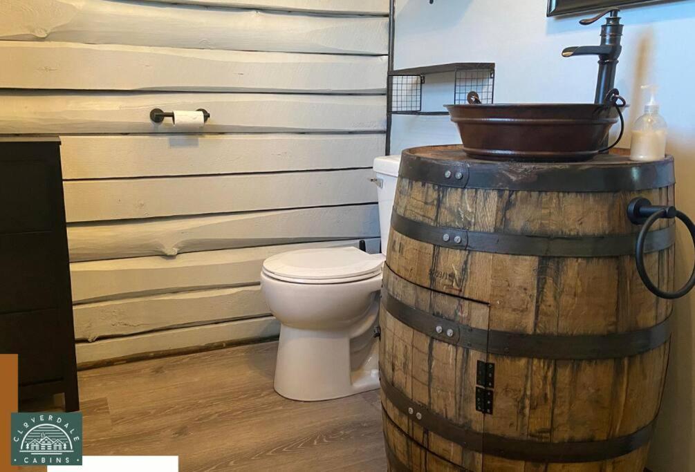 Cozy Cabin With Hottub At Cloverdale Cabins Hinckley Exteriör bild