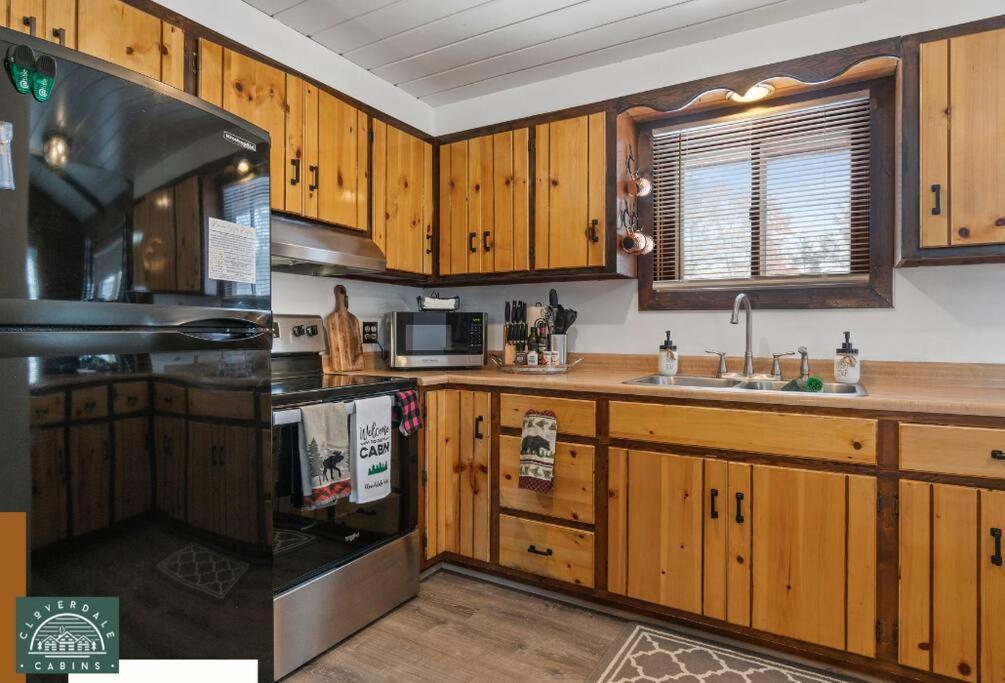 Cozy Cabin With Hottub At Cloverdale Cabins Hinckley Exteriör bild