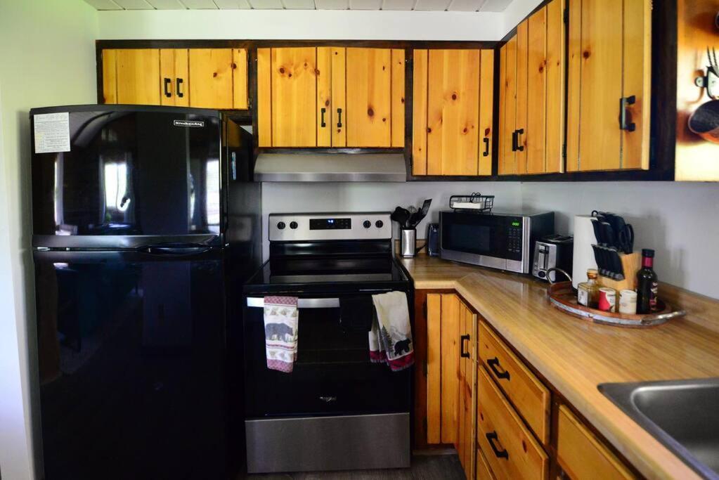 Cozy Cabin With Hottub At Cloverdale Cabins Hinckley Exteriör bild