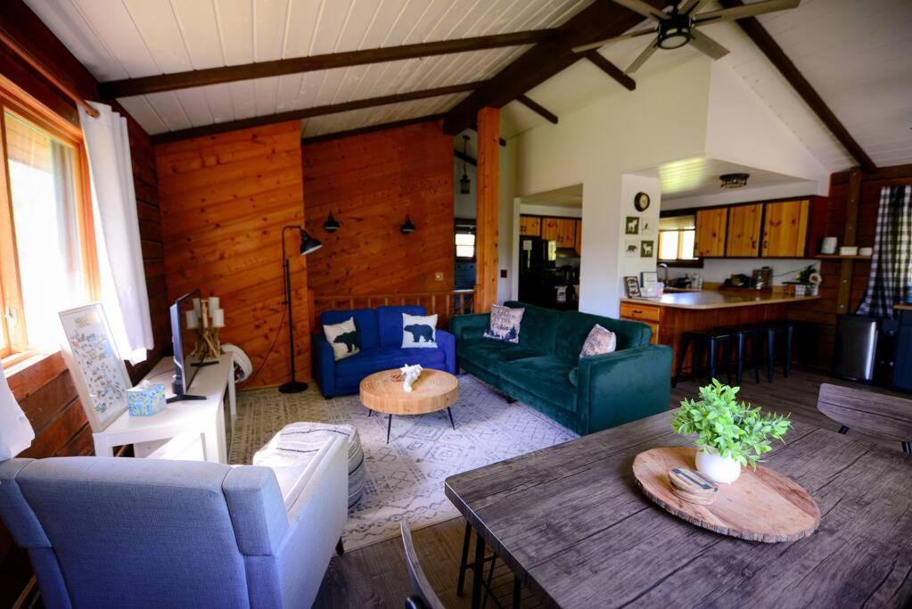 Cozy Cabin With Hottub At Cloverdale Cabins Hinckley Exteriör bild