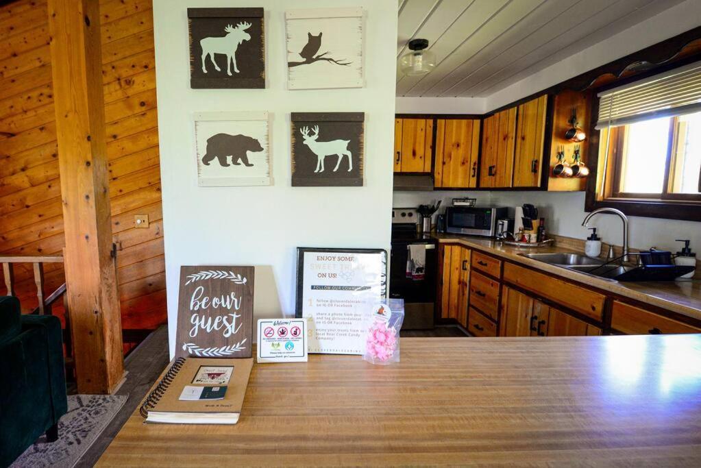 Cozy Cabin With Hottub At Cloverdale Cabins Hinckley Exteriör bild