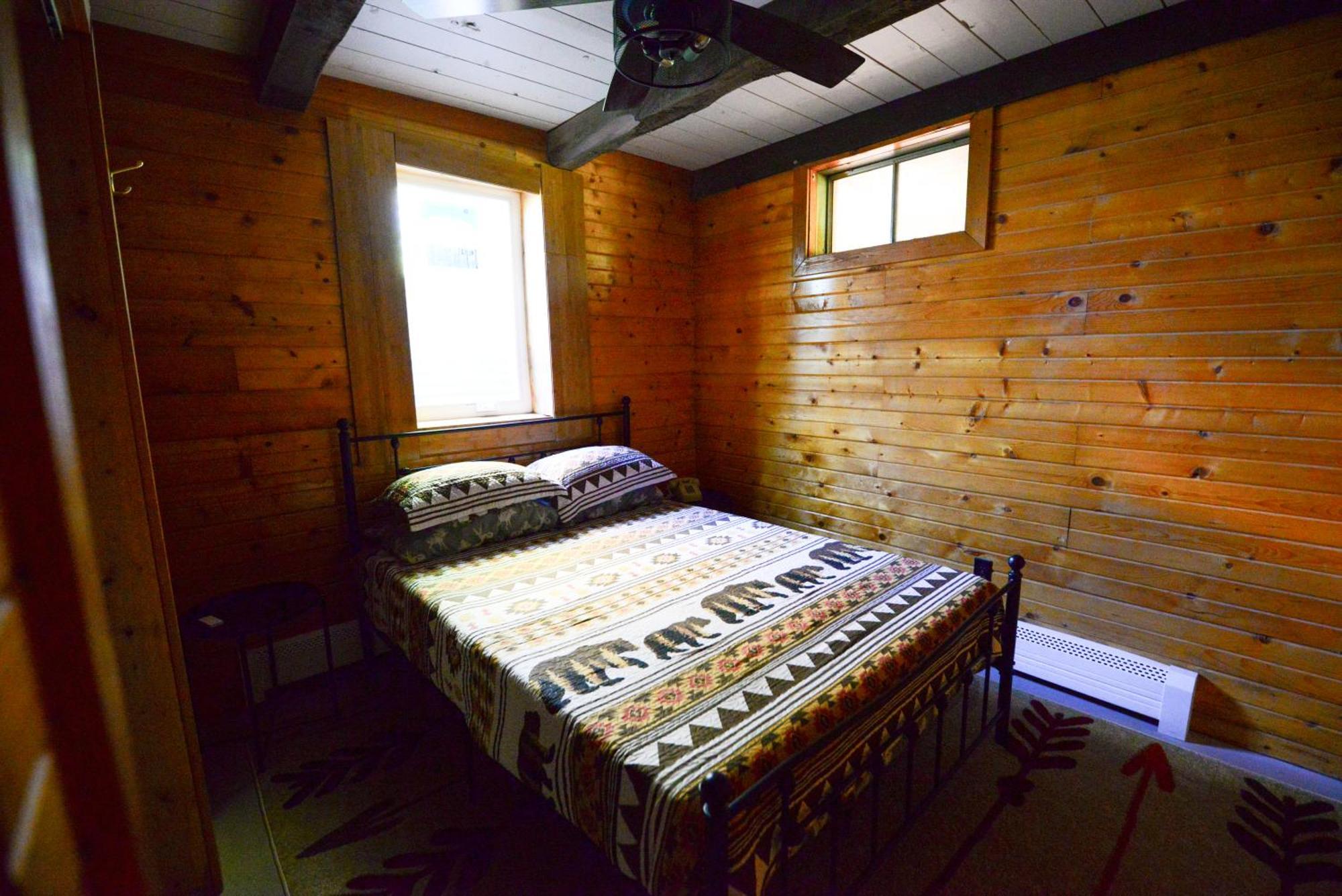 Cozy Cabin With Hottub At Cloverdale Cabins Hinckley Exteriör bild