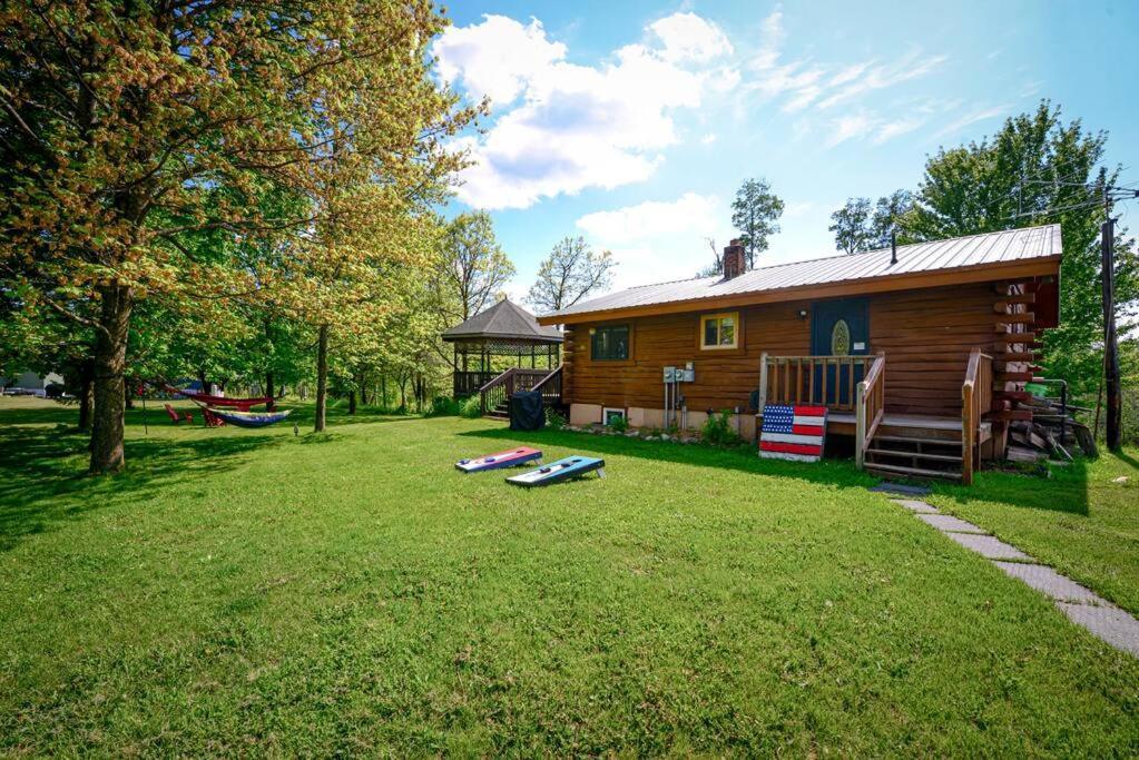 Cozy Cabin With Hottub At Cloverdale Cabins Hinckley Exteriör bild