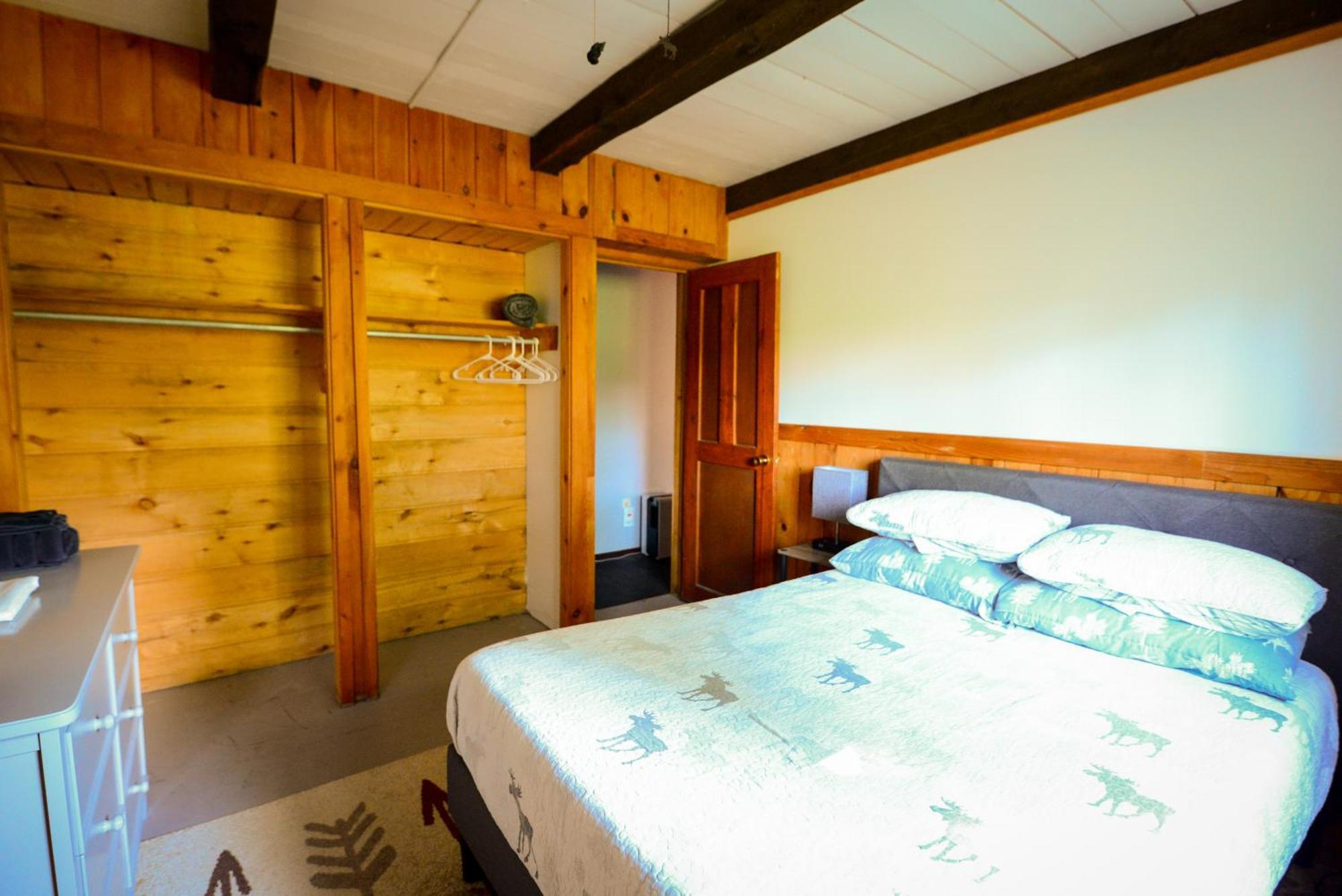 Cozy Cabin With Hottub At Cloverdale Cabins Hinckley Exteriör bild