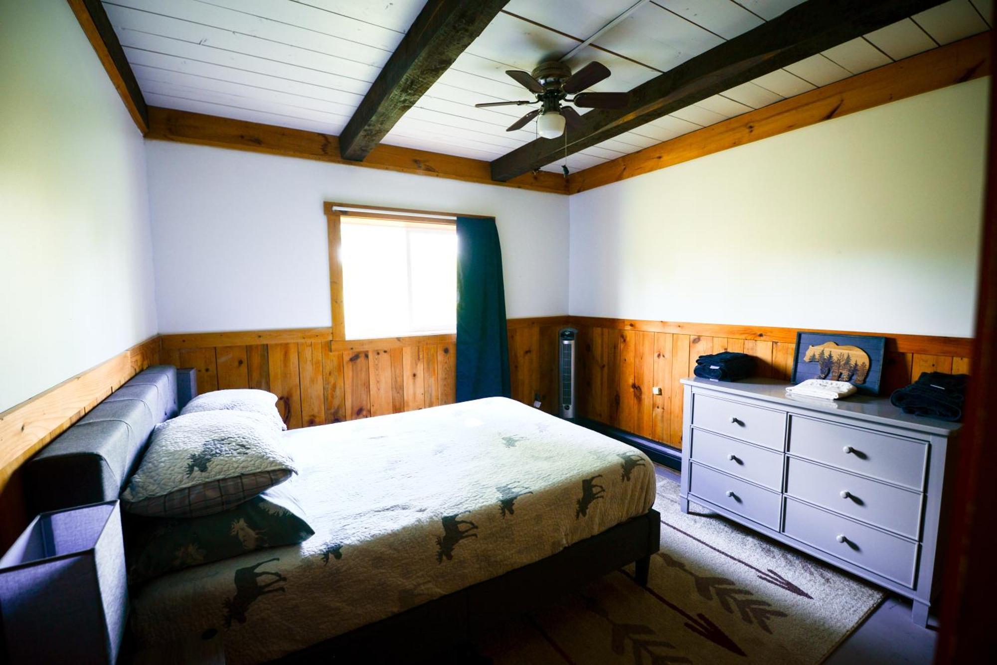 Cozy Cabin With Hottub At Cloverdale Cabins Hinckley Exteriör bild